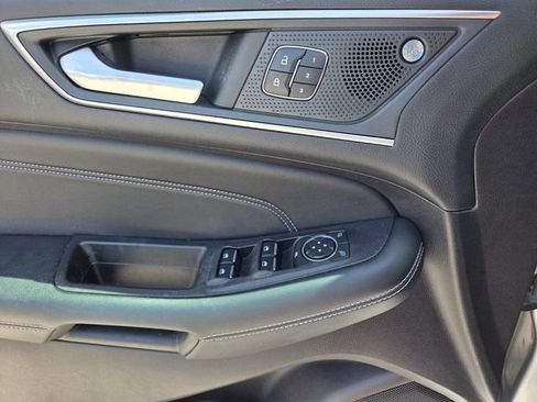 Used 2021 Ford Edge Titanium FWD image 21