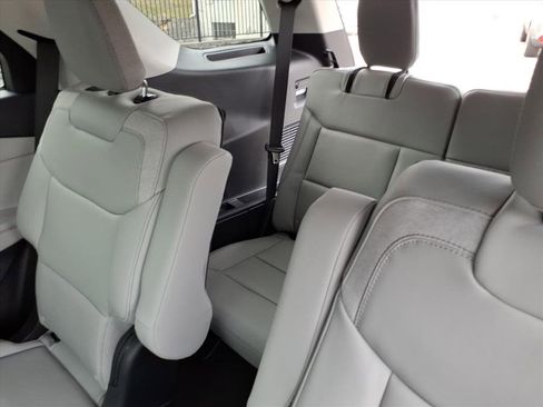 New 2026 Ford Explorer Active w/ Active Comfort Package image 7