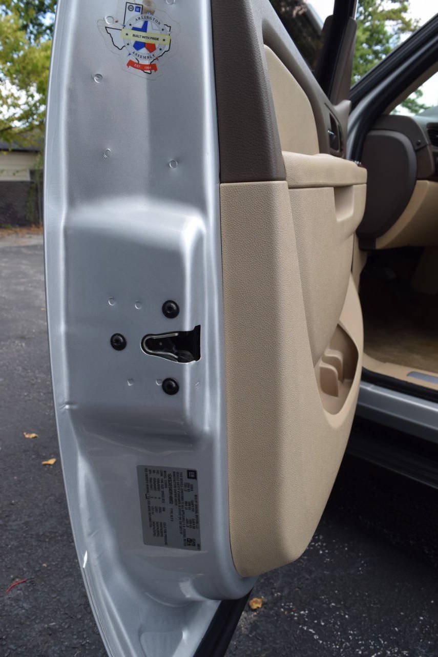Used 2014 Chevrolet Suburban LTZ RWD image 31