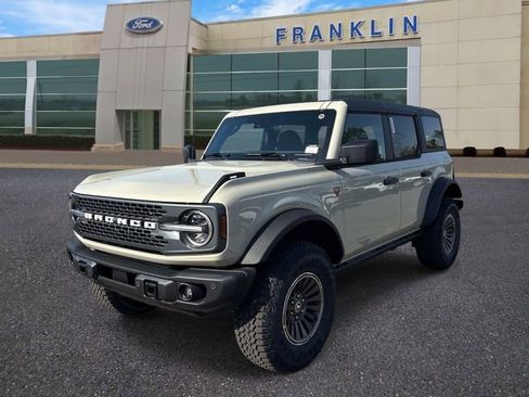 New 2026 Ford Bronco Badlands AWD/4WD image 3
