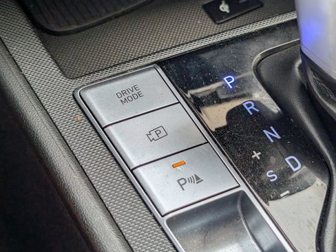 Used 2024 Hyundai Elantra Limited FWD image 21