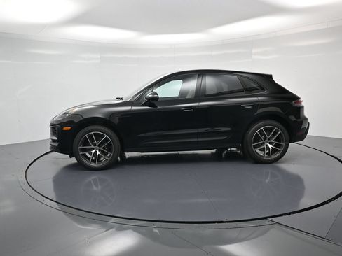 Certified 2026 Porsche Macan AWD/4WD image 2