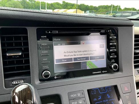 Used 2020 Toyota Sienna XLE Premium FWD image 31