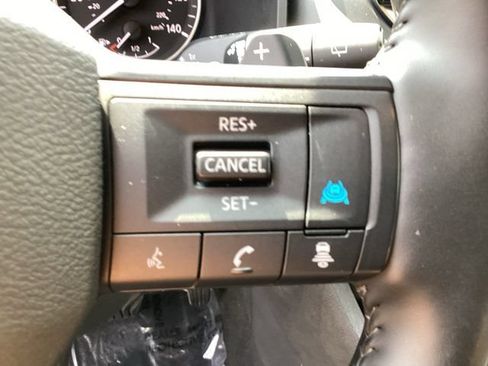 Used 2025 Nissan Rogue SV AWD/4WD image 15