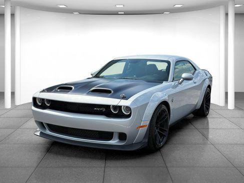 Used 2020 Dodge Challenger SRT Hellcat RWD image 3