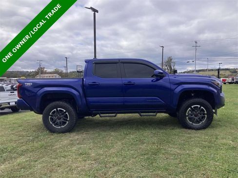 Used 2025 Toyota Tacoma TRD Sport image 2