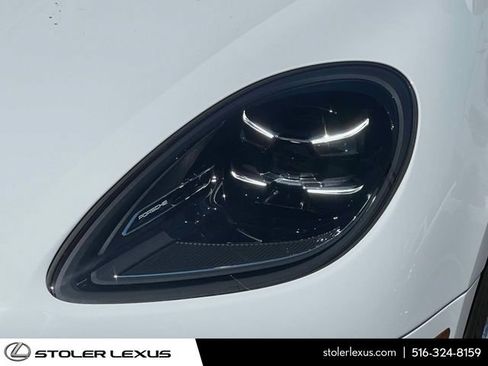 Used 2026 Porsche Macan AWD/4WD image 12