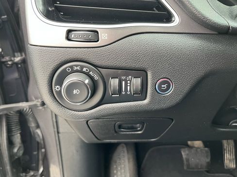 Used 2019 Jeep Cherokee Limited image 30