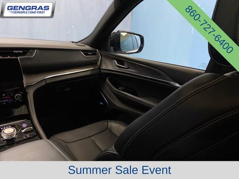 Used 2023 Jeep Grand Cherokee Overland AWD/4WD image 32