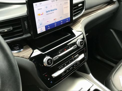 Certified 2022 Ford Explorer Limited image 34