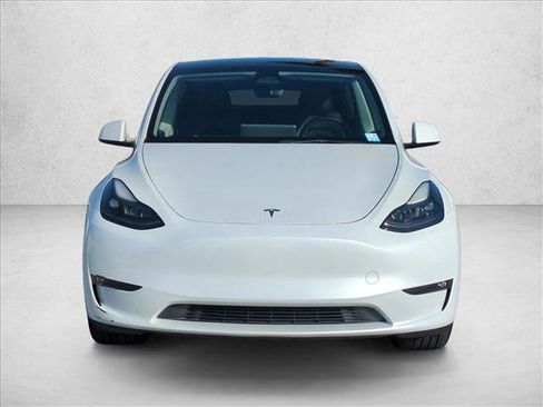 Used 2023 Tesla Model Y AWD image 2