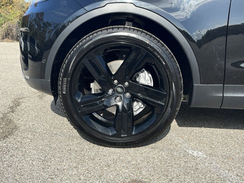 Used 2025 Land Rover Discovery S image 10