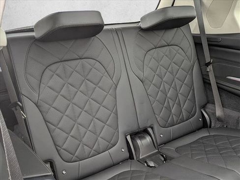 Used 2024 BMW X7 xDrive40i w/ Premium Package image 22