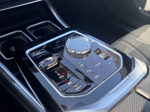 Certified 2023 BMW i7 xDrive60 w/ Executive Package 2 image 27