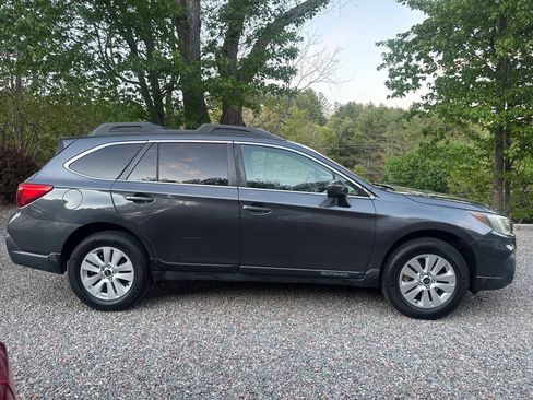 Used 2018 Subaru Outback 2.5i Premium AWD/4WD image 6