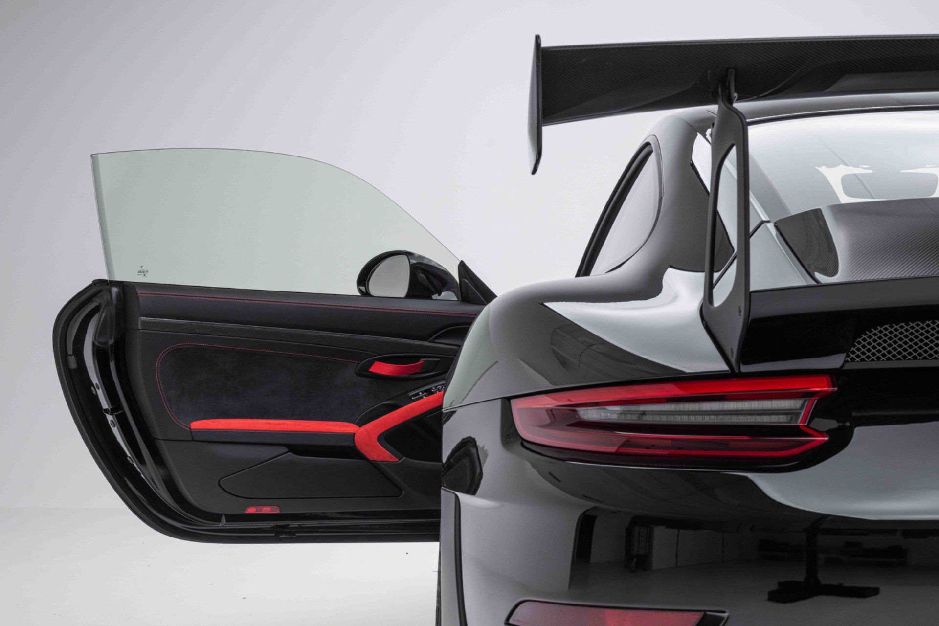 Used 2018 Porsche 911 GT2 RS RWD image 24