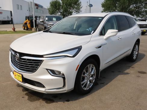 Used 2024 Buick Enclave Premium AWD/4WD image 3