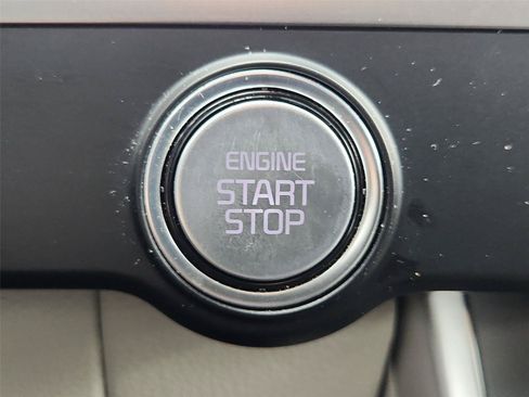 Used 2024 Kia Carnival LX FWD image 15