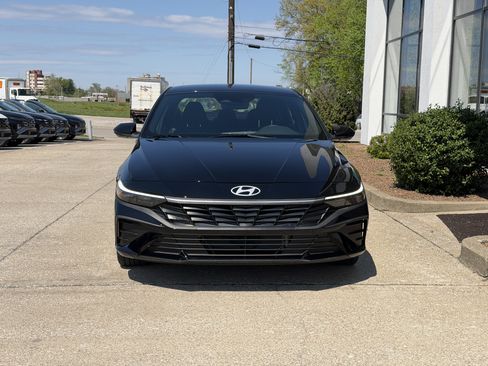 Certified 2025 Hyundai Elantra SEL FWD image 12
