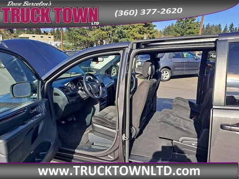 Used 2016 Dodge Grand Caravan SE FWD image 12