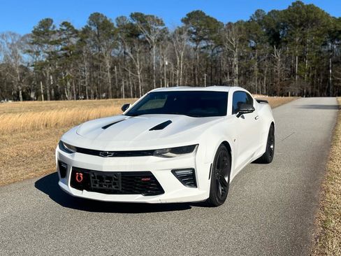 Used 2016 Chevrolet Camaro SS image 2
