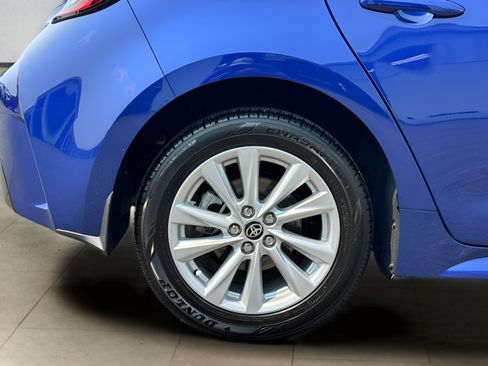 Used 2025 Toyota Corolla SE w/ SE Package FWD image 38
