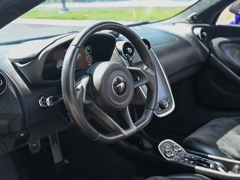 Used 2020 McLaren 600LT Spider RWD image 10
