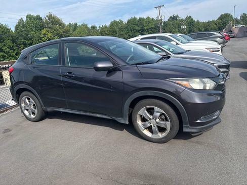 Used 2018 Honda HR-V LX image 6