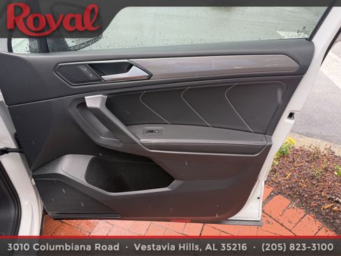 Certified 2023 Volkswagen Tiguan SE w/ Panoramic Sunroof Package FWD image 7