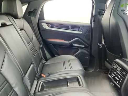 Used 2024 Porsche Cayenne Coupe AWD/4WD image 24