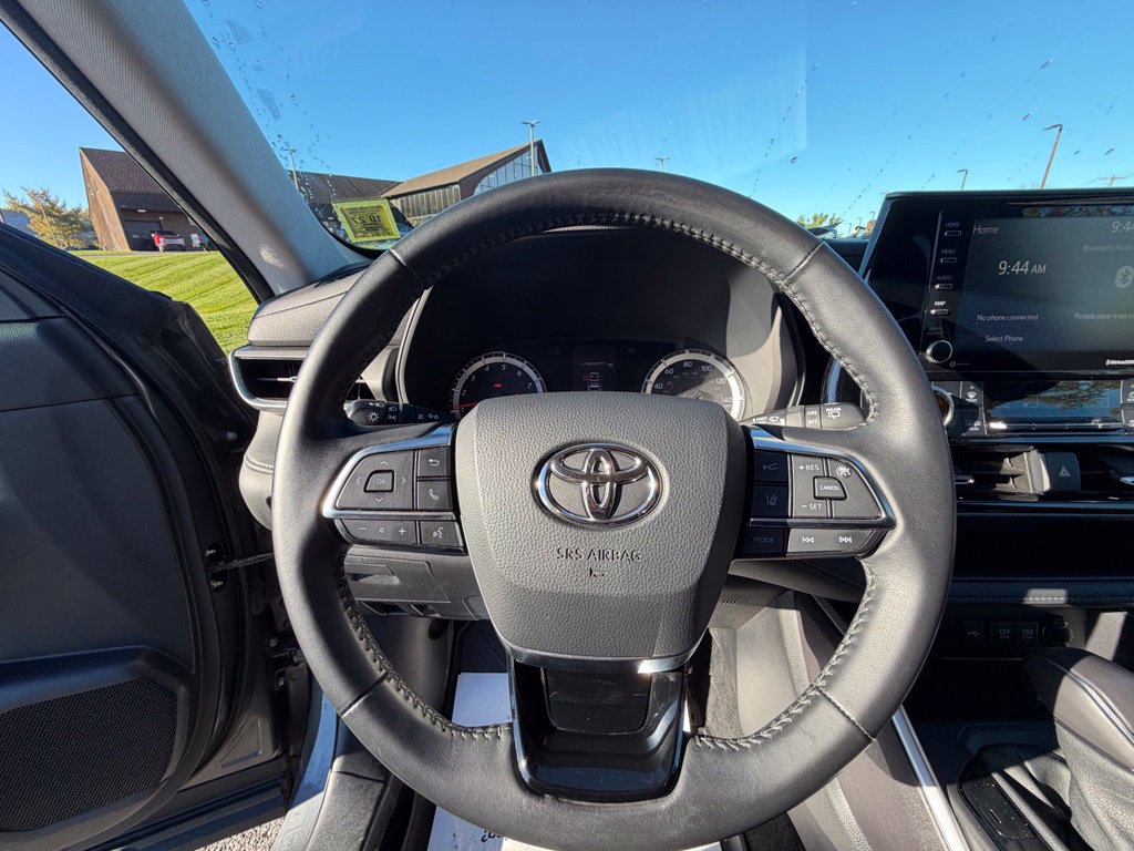 Used 2021 Toyota Highlander LE AWD/4WD image 27