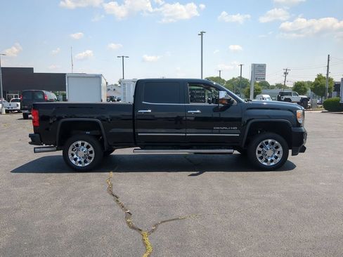 Used 2016 GMC Sierra 2500 Denali w/ Duramax Plus Package AWD/4WD image 3