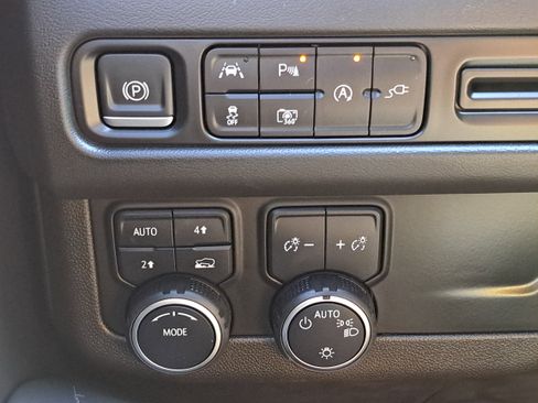 Used 2022 Chevrolet Tahoe RST w/ Sport Performance Package image 23