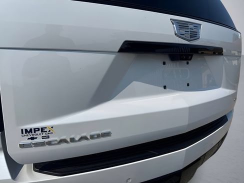 Used 2026 Cadillac Escalade ESV Platinum Sport w/ LPO, Floor Liner Package AWD/4WD image 37