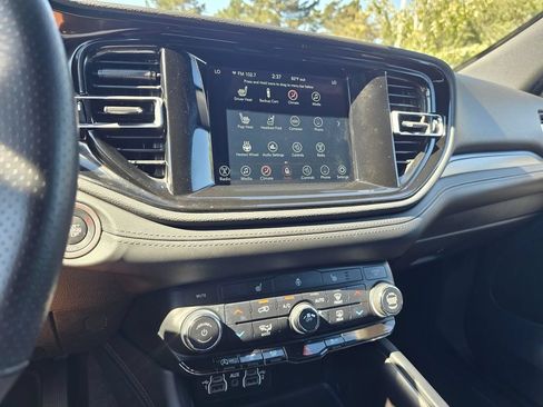 Used 2024 Dodge Durango SXT w/ 3rd Row Seating Group AWD/4WD image 21