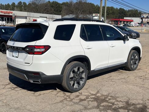 New 2026 Honda Pilot Touring image 4