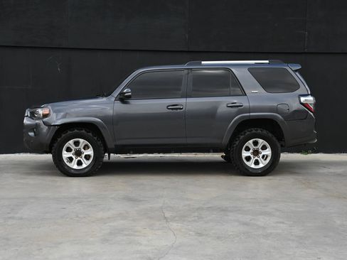 Used 2021 Toyota 4Runner SR5 Premium image 6