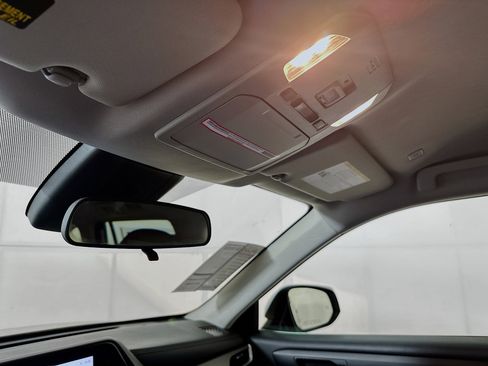 Used 2023 Toyota Highlander LE image 18