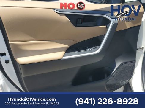Used 2020 Toyota RAV4 LE AWD/4WD image 22
