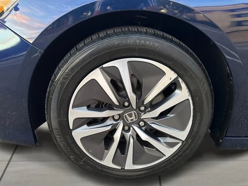 Used 2018 Honda Accord EX image 15