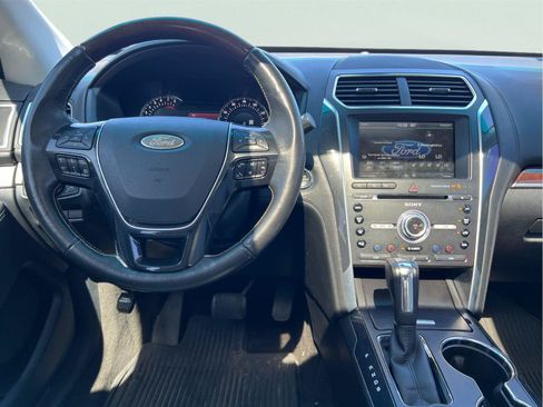 Used 2016 Ford Explorer Platinum AWD/4WD image 19