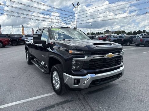 Used 2024 Chevrolet Silverado 2500 LT AWD/4WD image 15