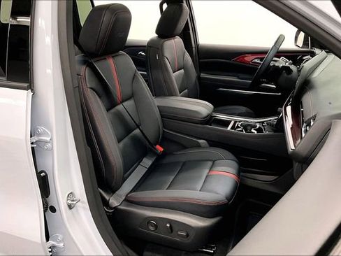 Used 2026 Chevrolet Traverse RS AWD/4WD image 8