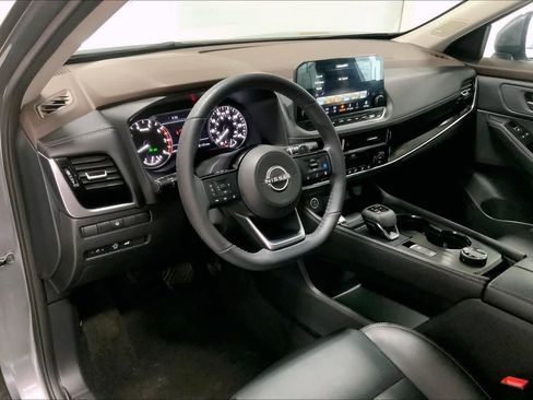 Used 2023 Nissan Rogue SL w/ SL Premium Package image 2