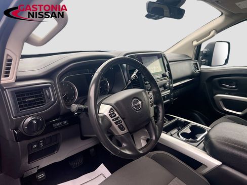 Used 2024 Nissan Titan SV w/ SV Convenience Package image 11