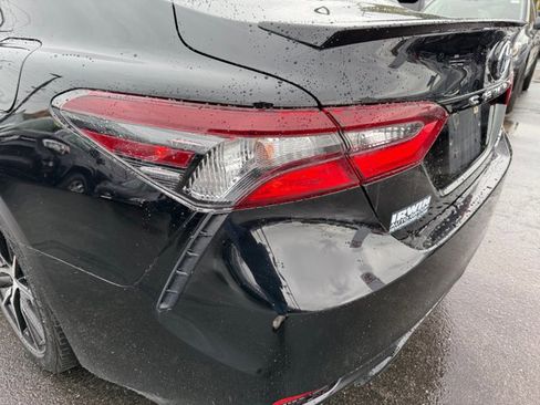 Used 2022 Toyota Camry SE image 19
