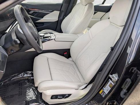 Used 2024 BMW i5 eDrive40i w/ Premium Package image 17