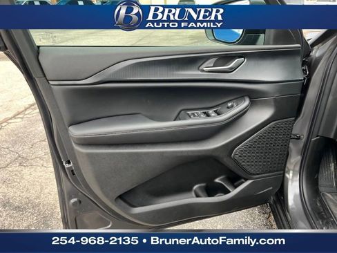 New 2024 Jeep Grand Cherokee Laredo X w/ Luxury Tech Group I image 11