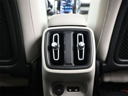 Used 2023 Volvo XC40 B5 Ultimate w/ Protection Package Premier image 38