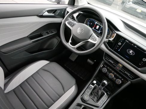 Certified 2024 Volkswagen Taos SEL image 9